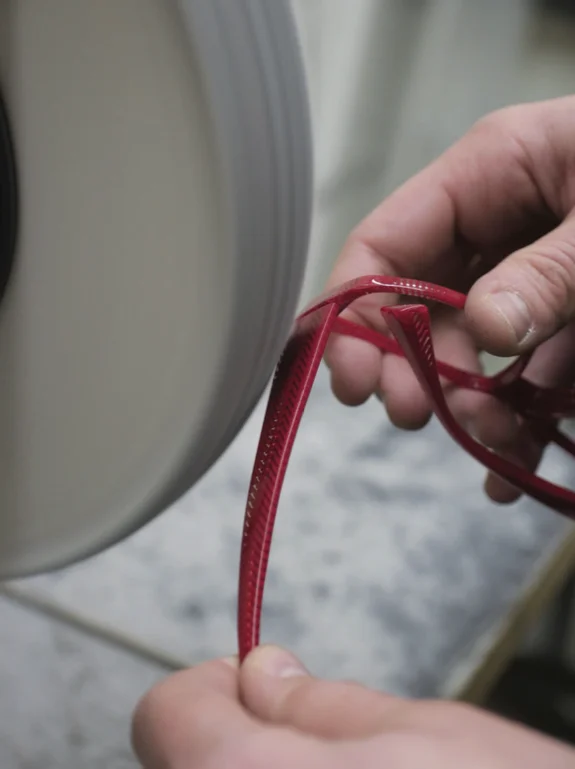 polissage fabrication lunettes alain mikli